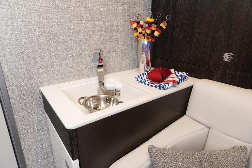 Formula 360 Crossover Bowrider