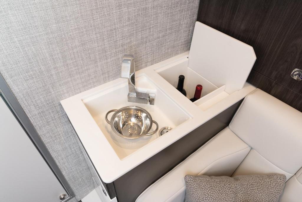 Formula 360 Crossover Bowrider