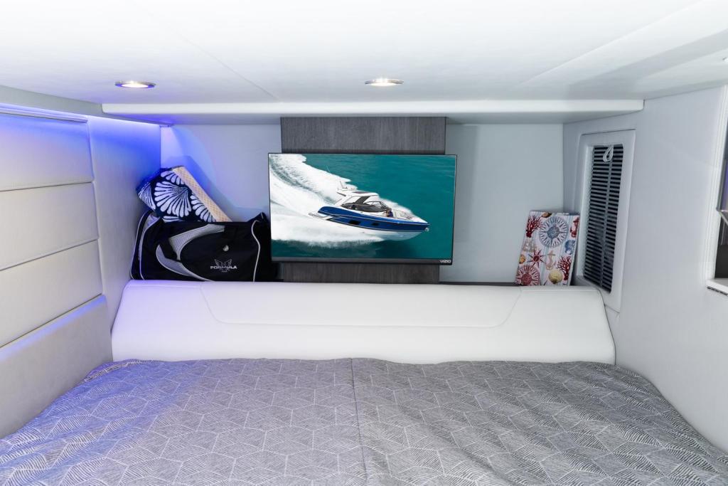 Formula 360 Crossover Bowrider