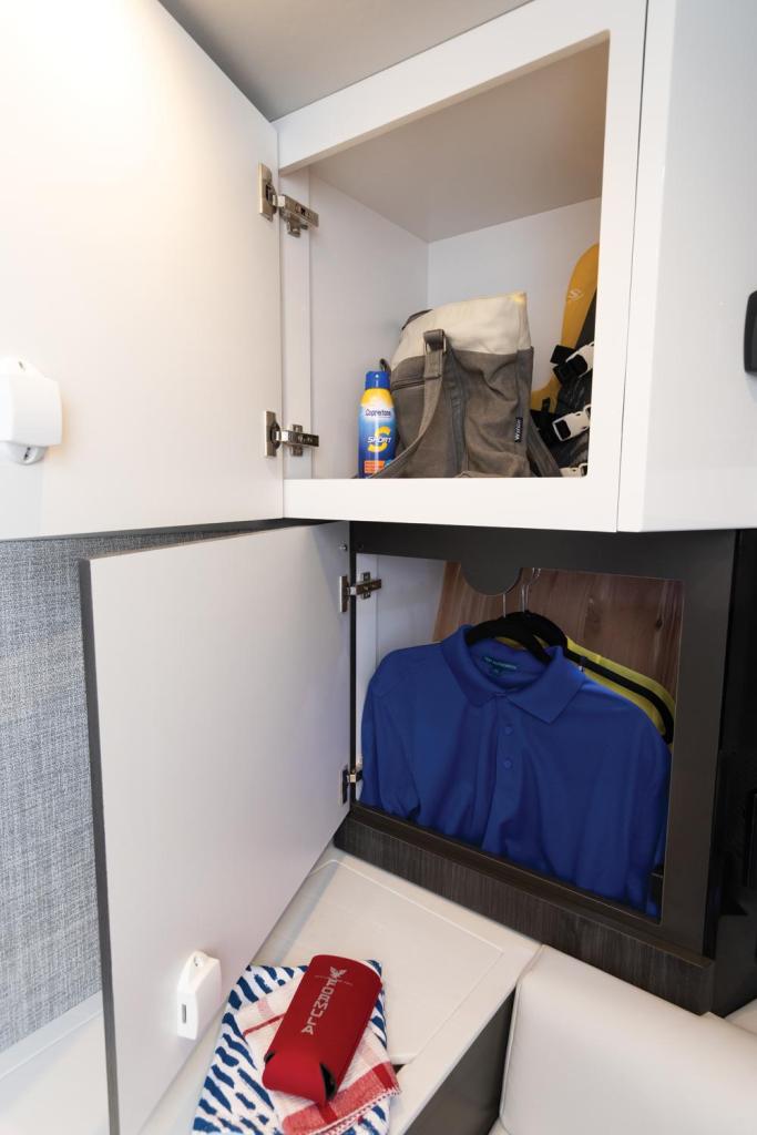 Formula 360 Crossover Bowrider