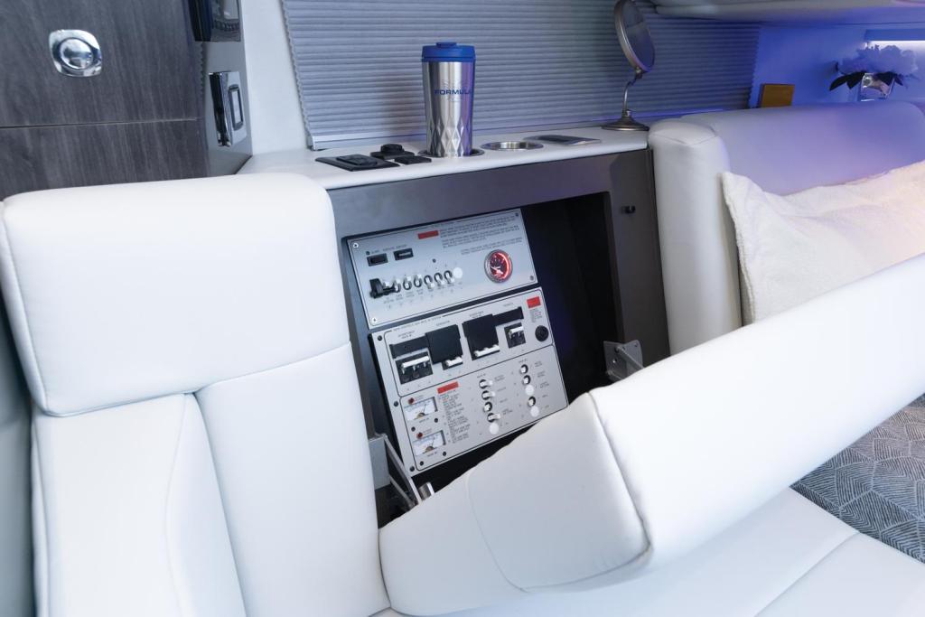 Formula 360 Crossover Bowrider