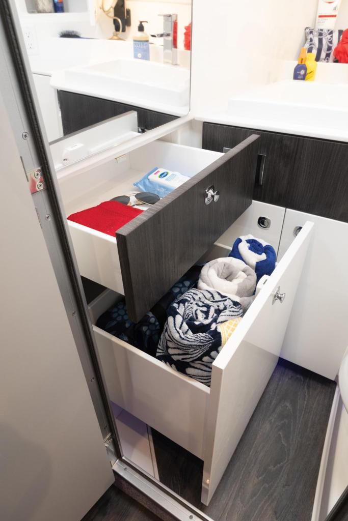 Formula 360 Crossover Bowrider