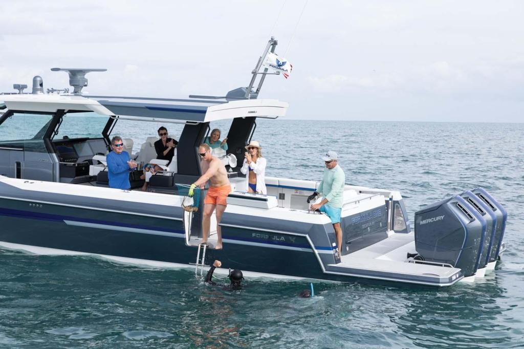 Formula 457 Center Console Sport