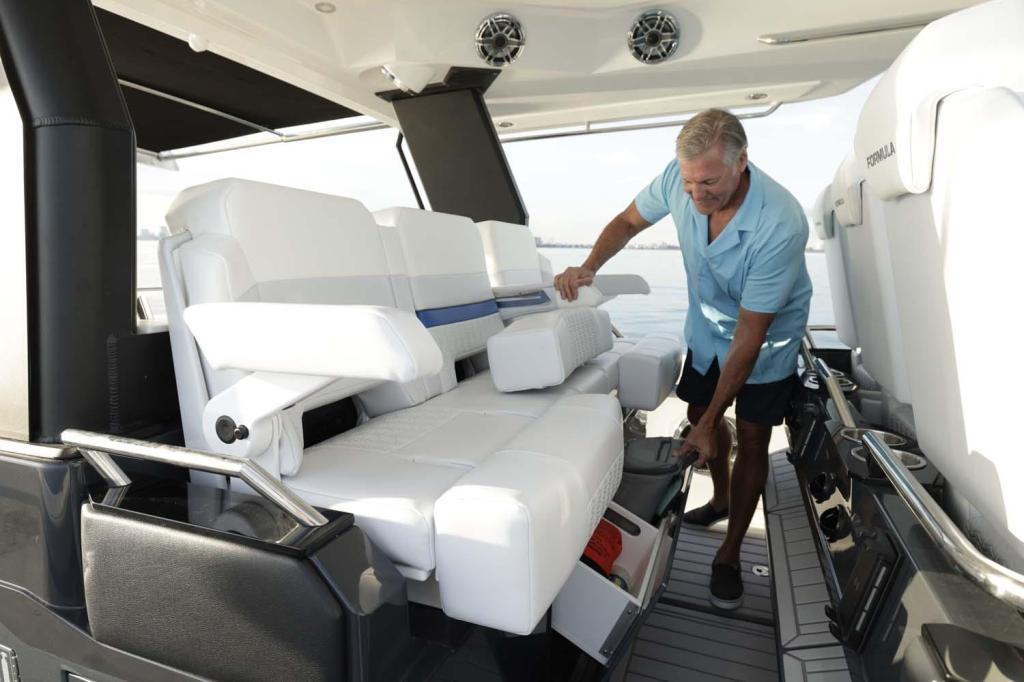 Formula 457 Center Console Sport