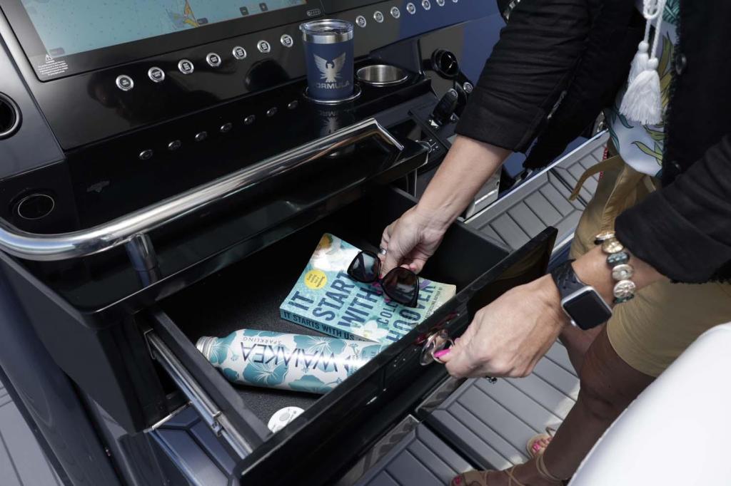 Formula 457 Center Console Sport