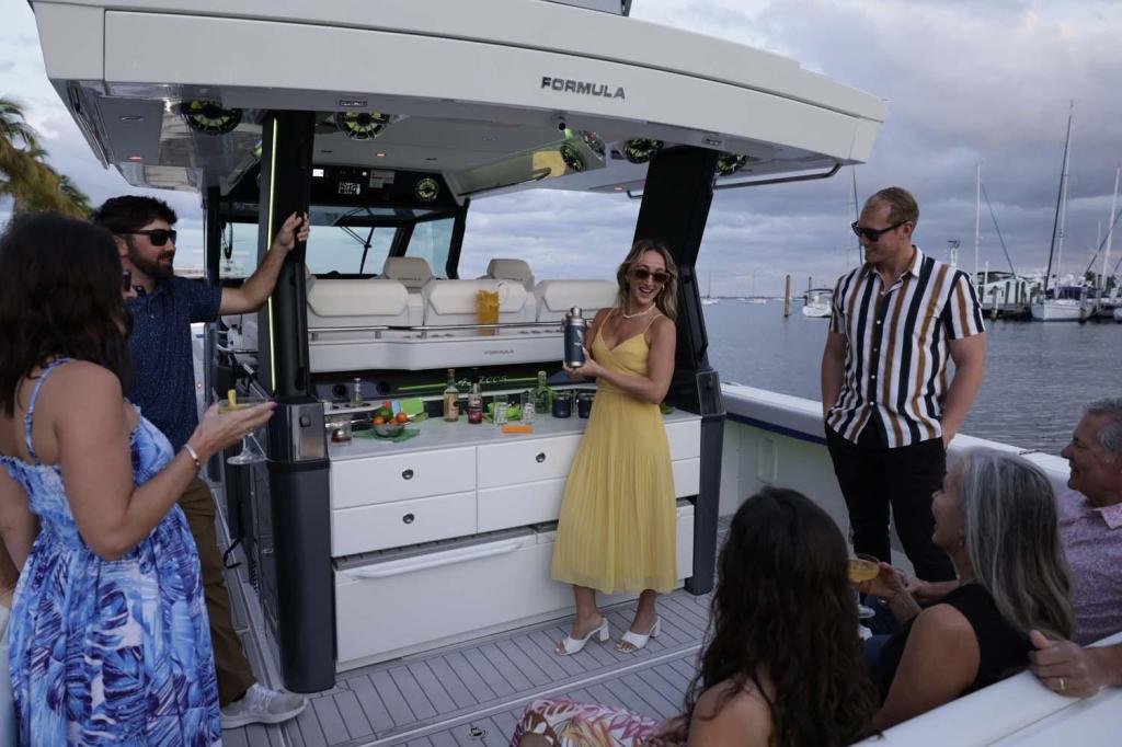 Formula 457 Center Console Sport