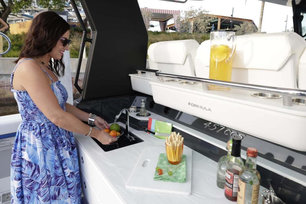 Formula 457 Center Console Sport