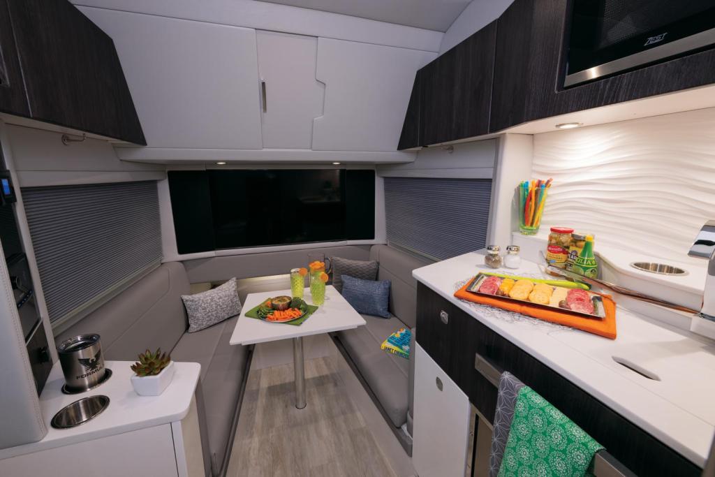 Formula 457 Center Console Sport