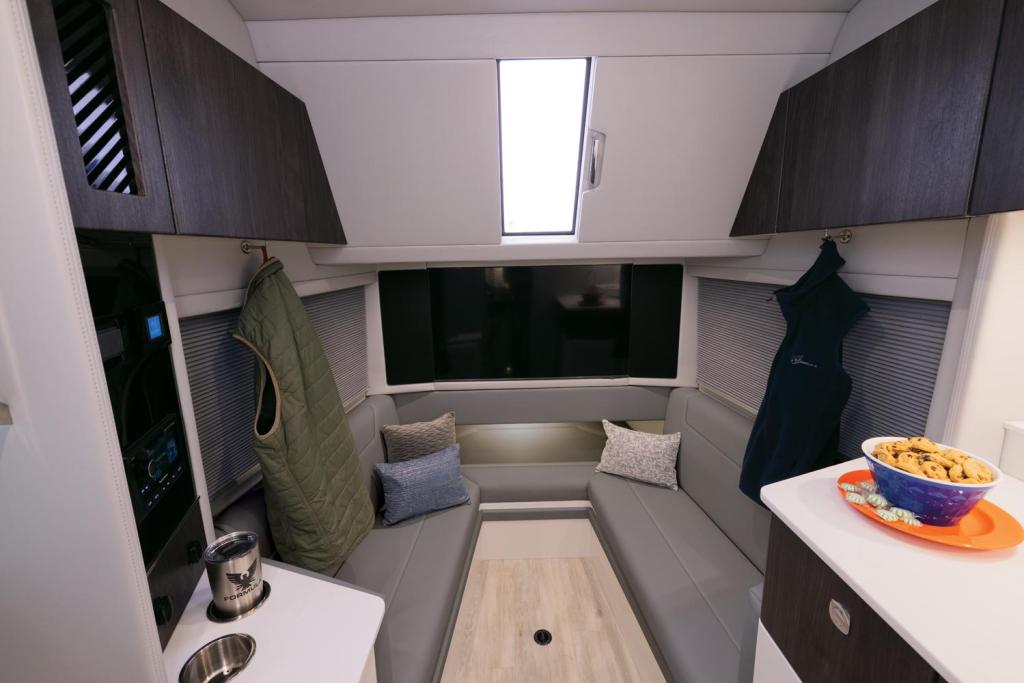 Formula 457 Center Console Sport