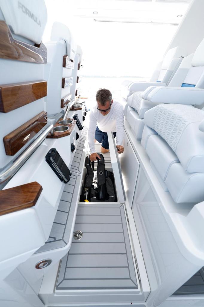 Formula 457 Center Console Fish