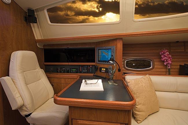 Marlow-Hunter 50 Center Cockpit