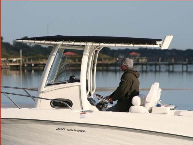 Boston Whaler 250 Outrage