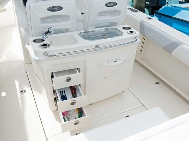 Boston Whaler 250 Outrage