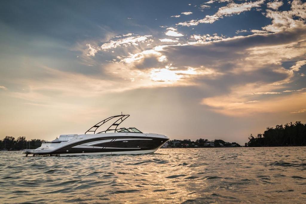 Sea Ray Sport Boat 270 SDX