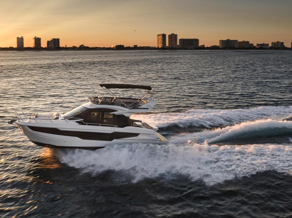 Galeon 400 Fly