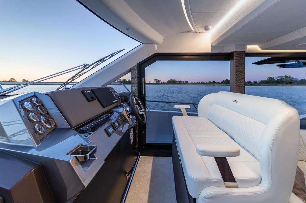 Galeon 400 Fly