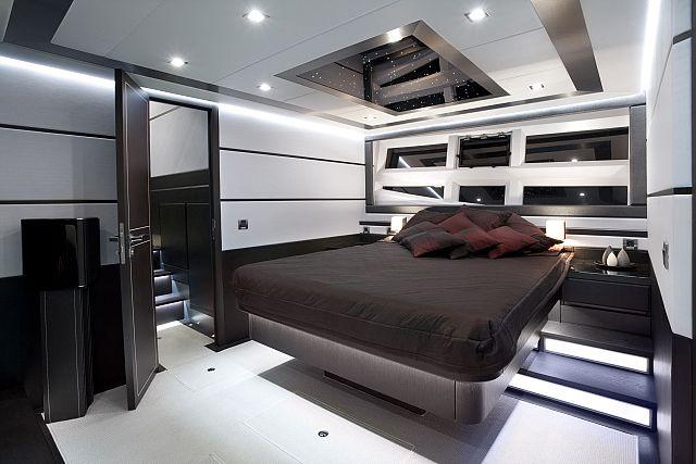 Galeon 700 Skydeck