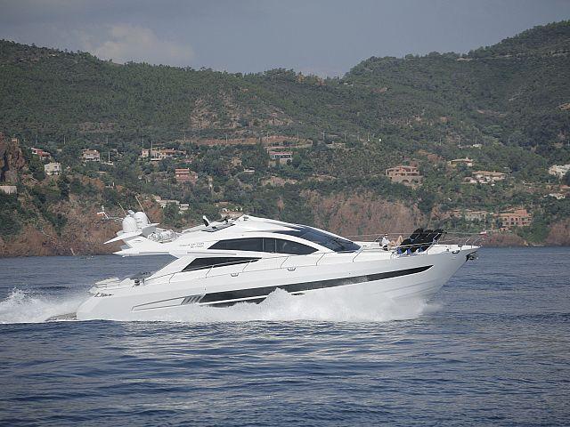 Galeon 700 Skydeck